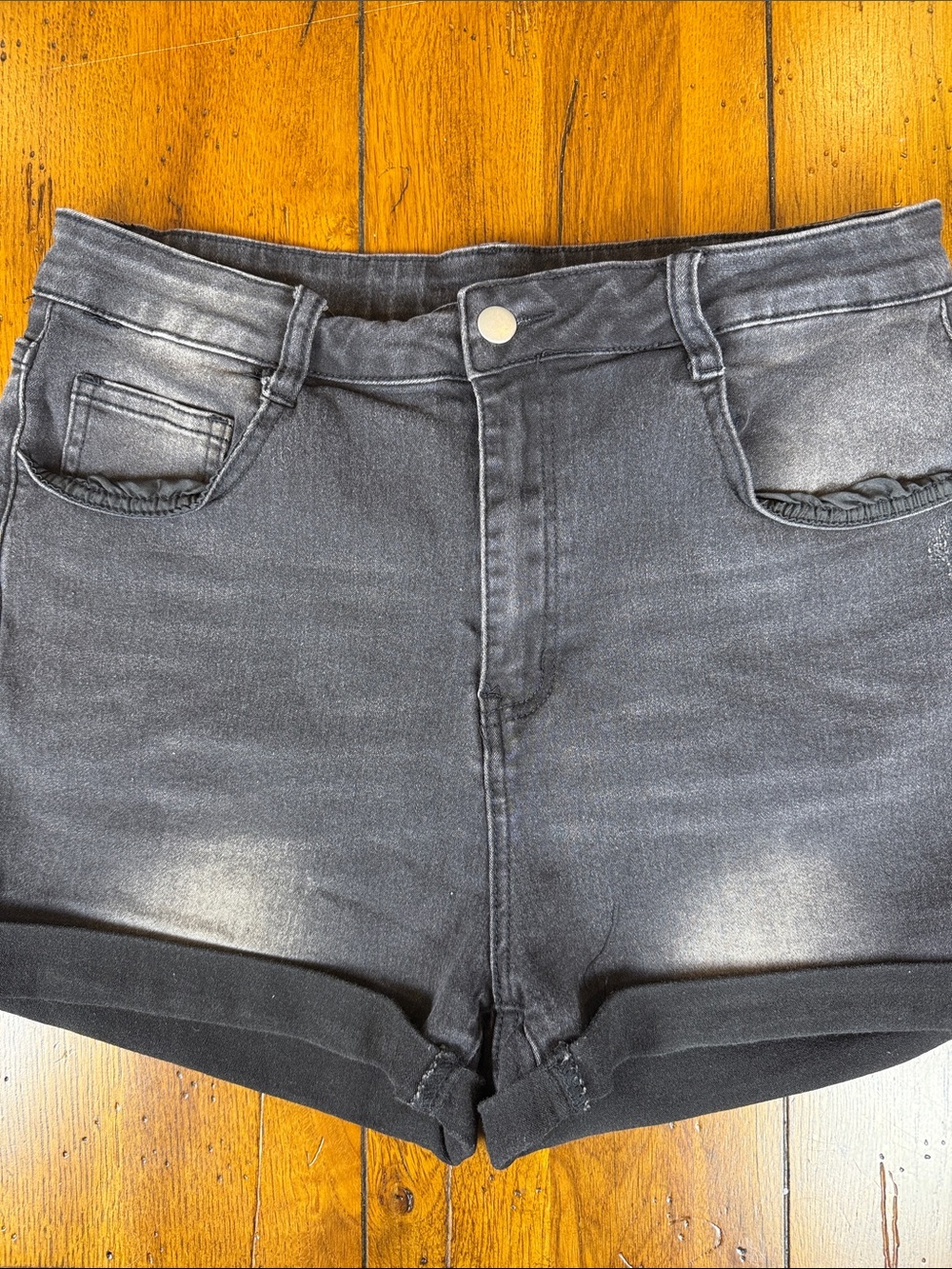 SHEIN Curve Washed Black High-Rise Denim Shorts Women’s Size  1XL